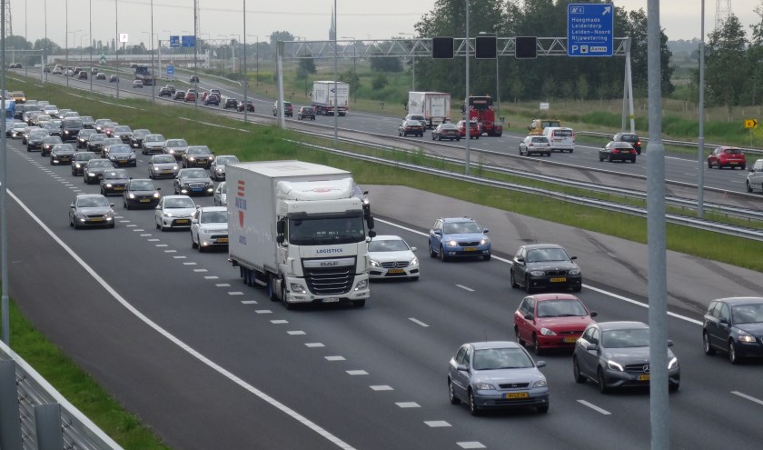 De filedruk op de A4 bij Leiderdorp, Leiden en Zoeterwoude wordt steeds hoger.  