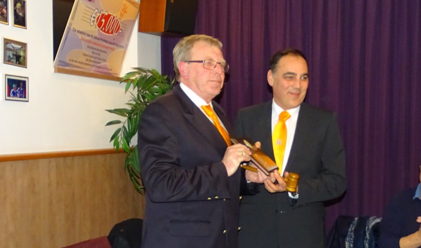 Paul Jochemsz (l) met nieuwe voorzitter Ton Wolvers. | Foto: pr.