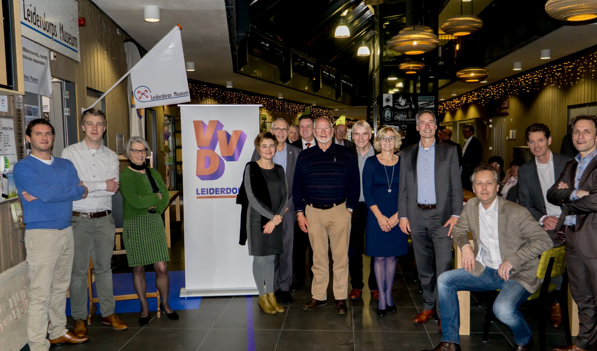 Leiderdorpse VVD-ers bij elkaar tijdens de nieuwjaarsreceptie van de liberalen in De Sterrentuin. | Foto: J.P. Kranenburg