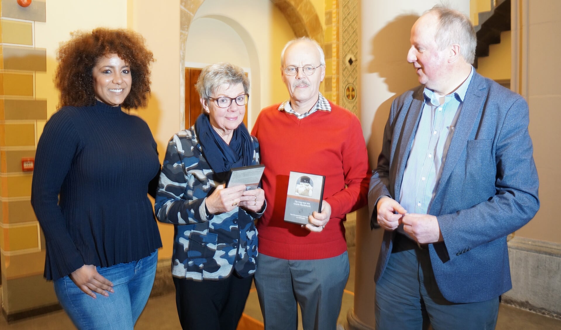 v.l.n.r.: Maaike Hin, Riet Heemskerk, Joop van Huut en Gerard van der Hulst (voorzitter kerkbestuur). 
