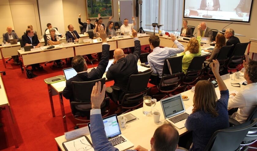 De gemeenteraad stemde begin juli in met het voorstel 'huisvesting statushouders', waarin onder andere staat dat de gemeente een aantal woningen aankoopt. Deze woningen worden vervolgens verhuurd. | Foto: archief / Nico Kuyt