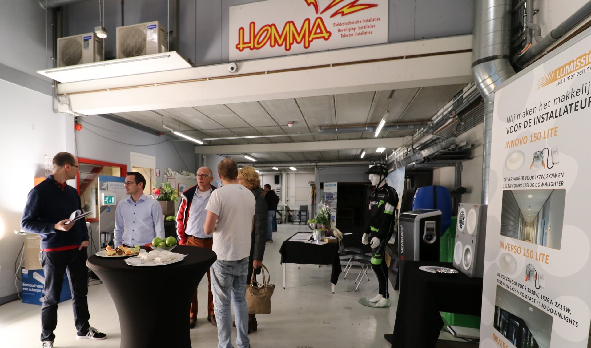 Tijdens de open dag bij Homma konden bezoekers de uitbreiding van het bedrijfspand zien, meedoen aan een prijsvraag en de innovatieve elektrotechnische oplossingen van het bedrijf bekijken. 