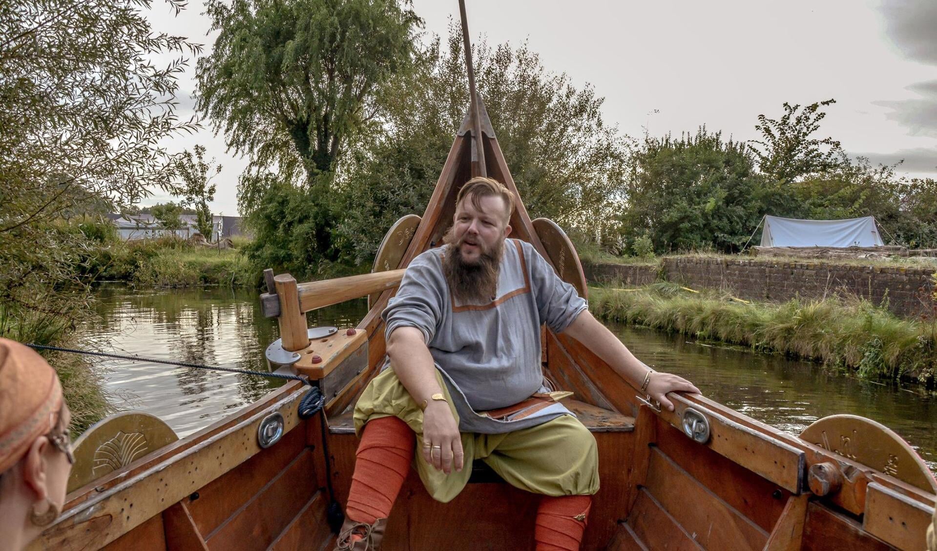 Jarl Ragnar Haldorson in de vikingboot Fenrir. | Foto: pr.