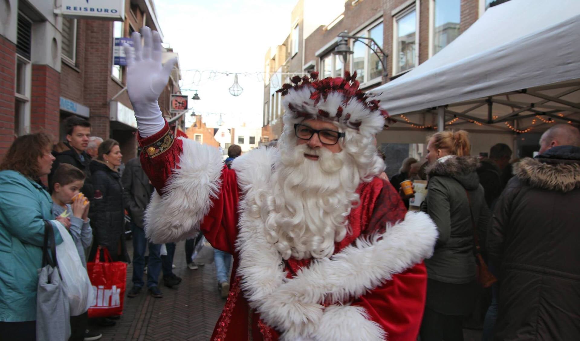 In het Noordwijk-Binse winkelgebied is op zondag 10 december voor de achte keer een kerstmakrt in Dickensstijl. | Foto: PR