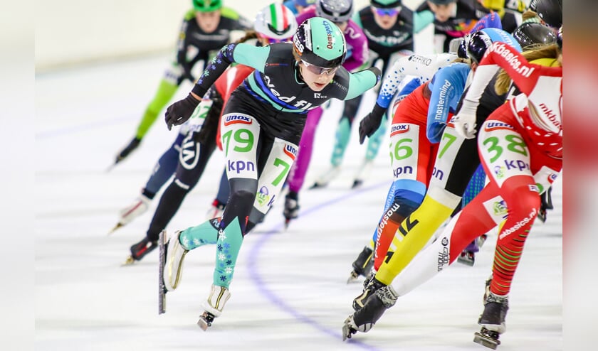 Loesanne van der Geest op weg naar de winst in het Zuid-Hollands kampioenschap. | Foto: pr./Schaatspeloton.nl