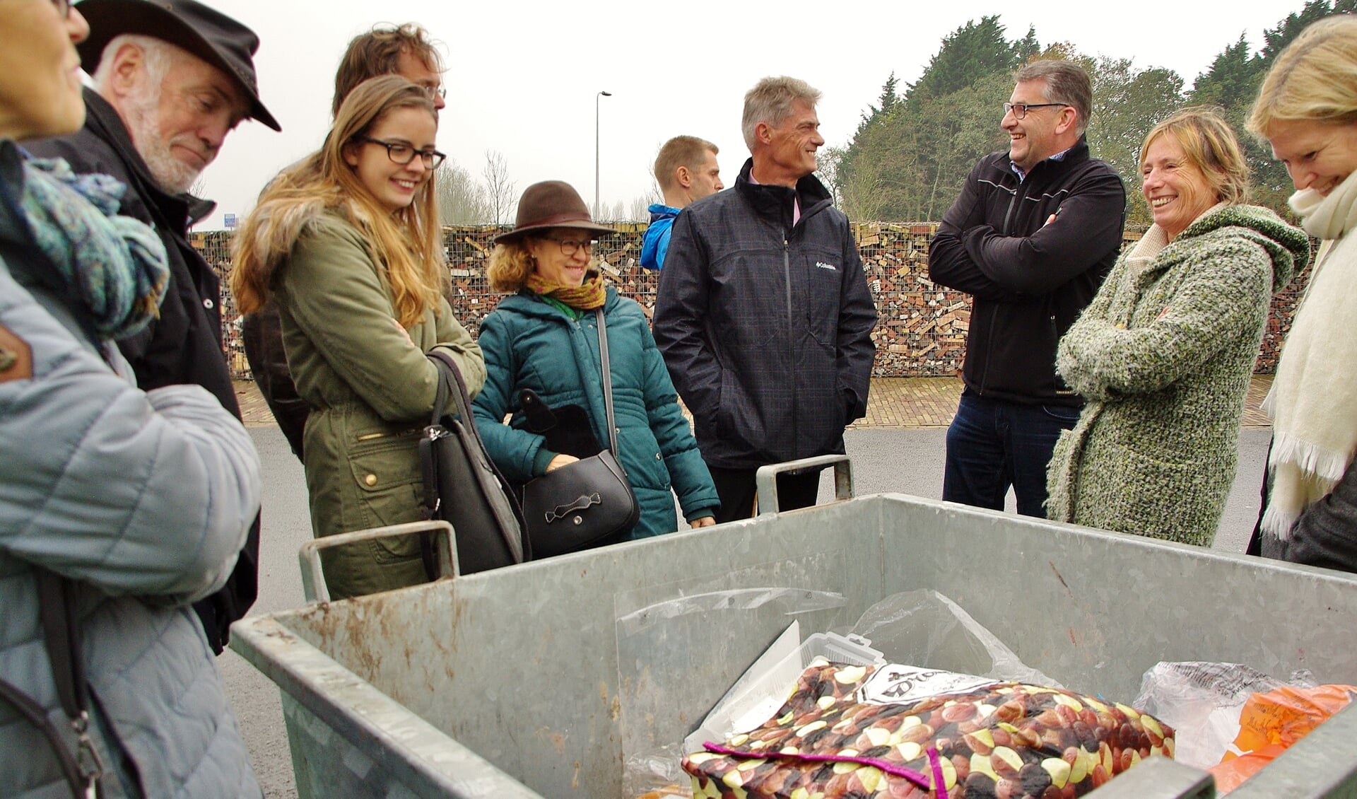 De Oegstgeester afvaardiging maakte ook een wandeling over het Alphense Ecopark. | Foto's Willemien Timmers