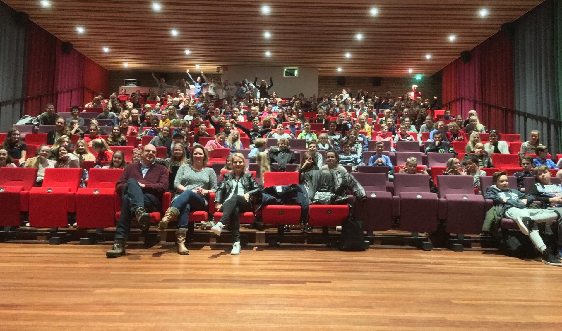 Veel leerlingen uit groep 8 konden op 12 december, de dag dat docenten uit het basisonderwijs staakten, terecht in Floralis voor een speciale film. Het werd georganiseerd door het Fioretti Lisse.