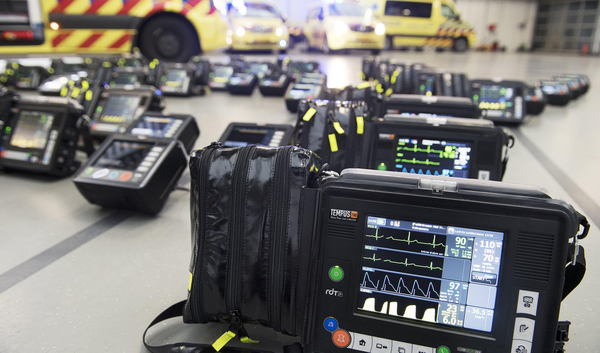 Nieuwe hartmonitoren voor alle ambulances van de RAV Hollands Midden. | Foto:  Edwin Walvisch