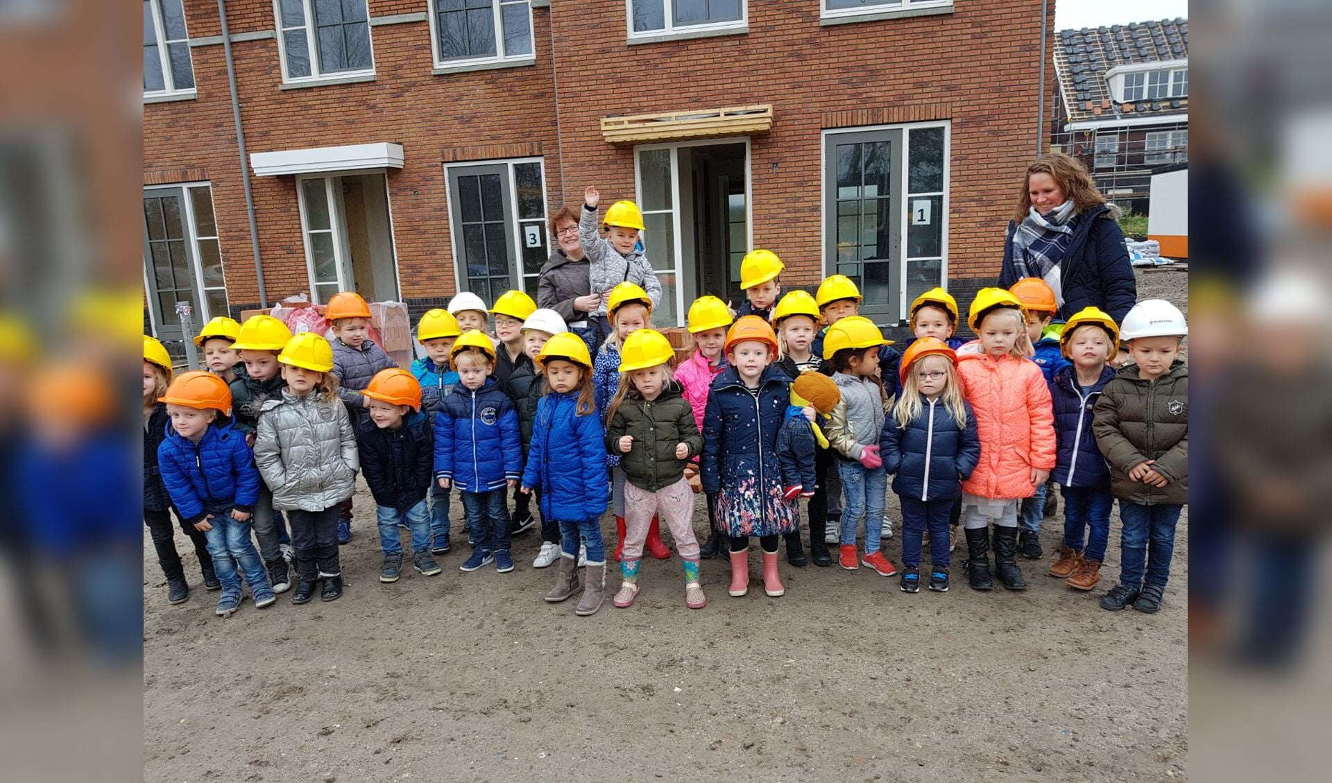 Tijdens het thema 'wonen' bezochten de kleuters van de Julianaschool een huis in aanbouw.  