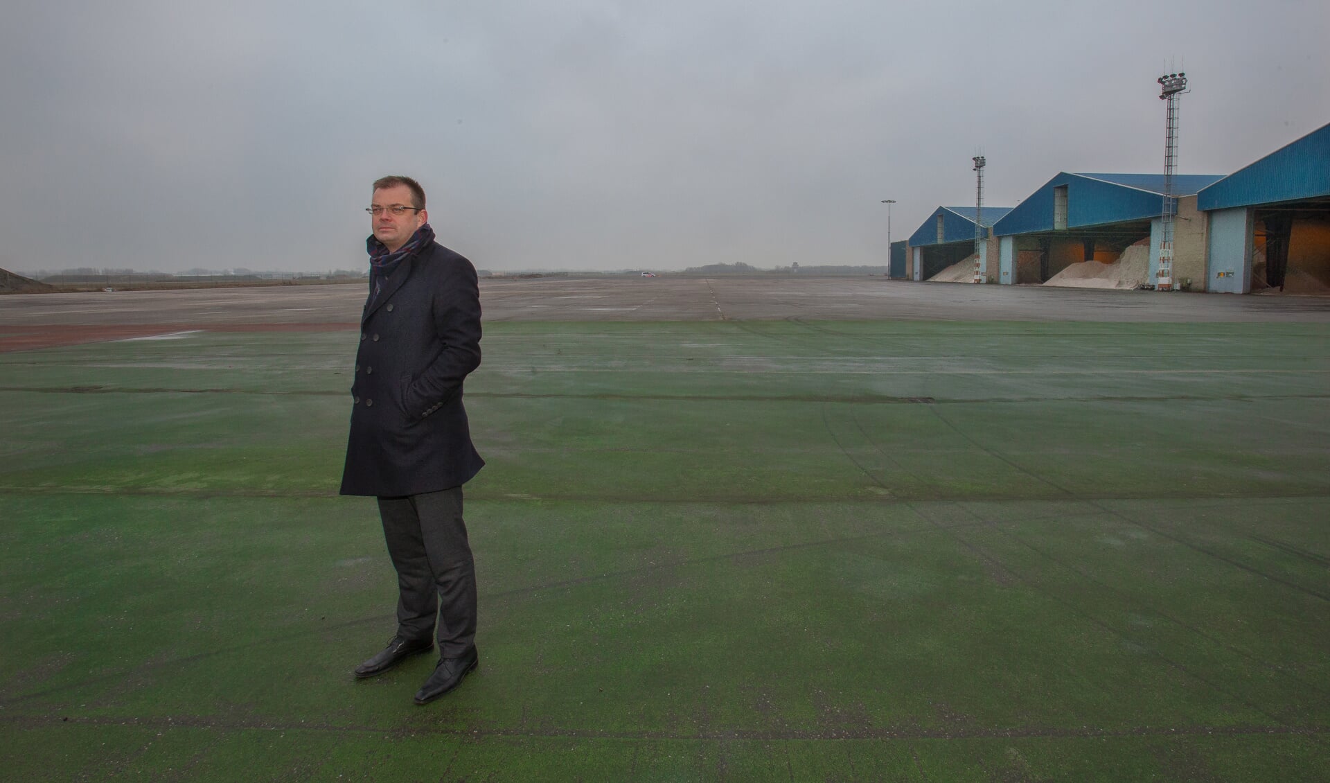 Wethouder Klaas Jan van der Bent op het voormalige vliegkamp Valkenburg. 'De drone-technologie kan een enorme vlucht krijgen.'