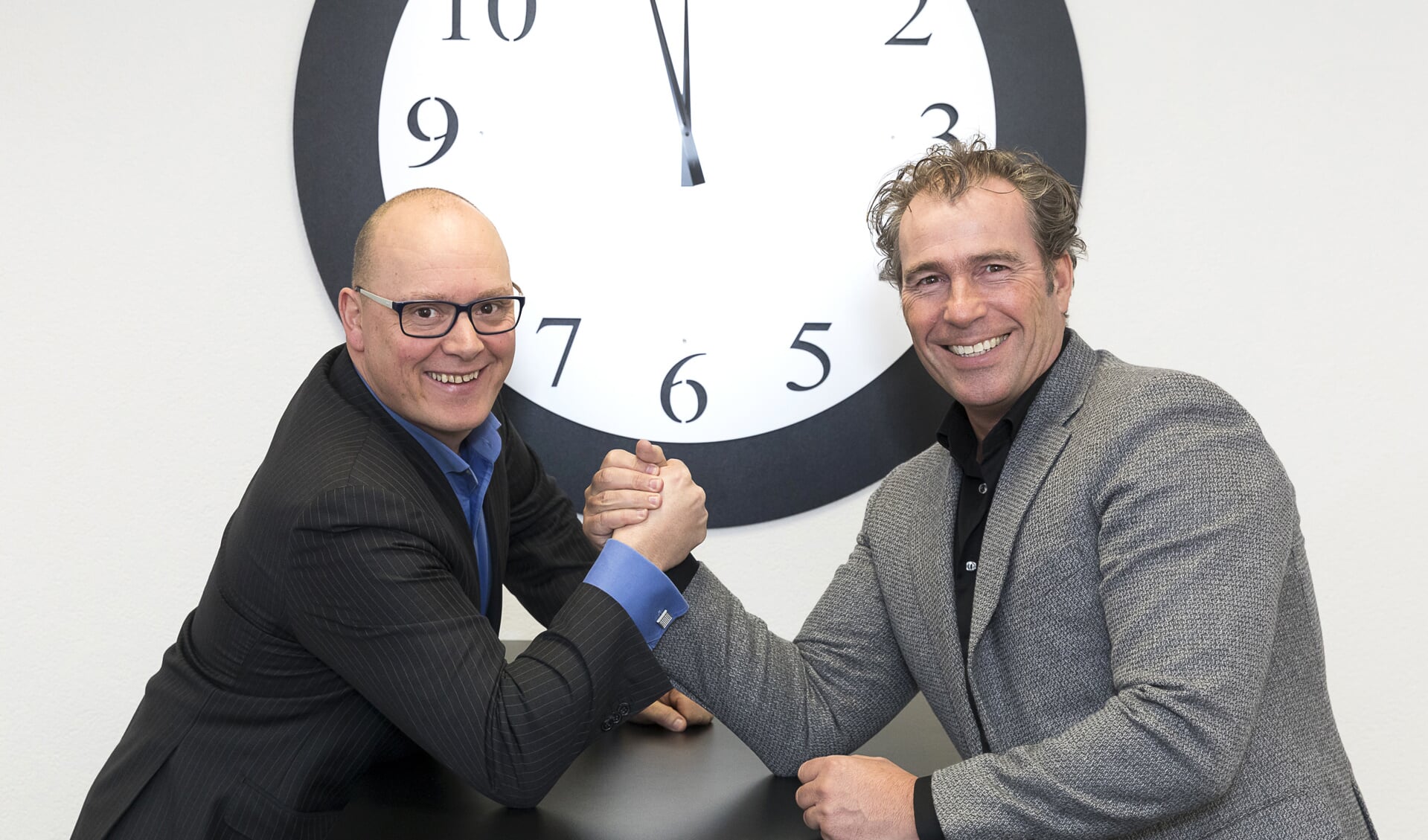 John van der Tol en Dirk Bouman bundelen letterlijk en figuurlijk hun krachten in het sterke concept Ondernemersmagazine ‘Back 2 Business’.