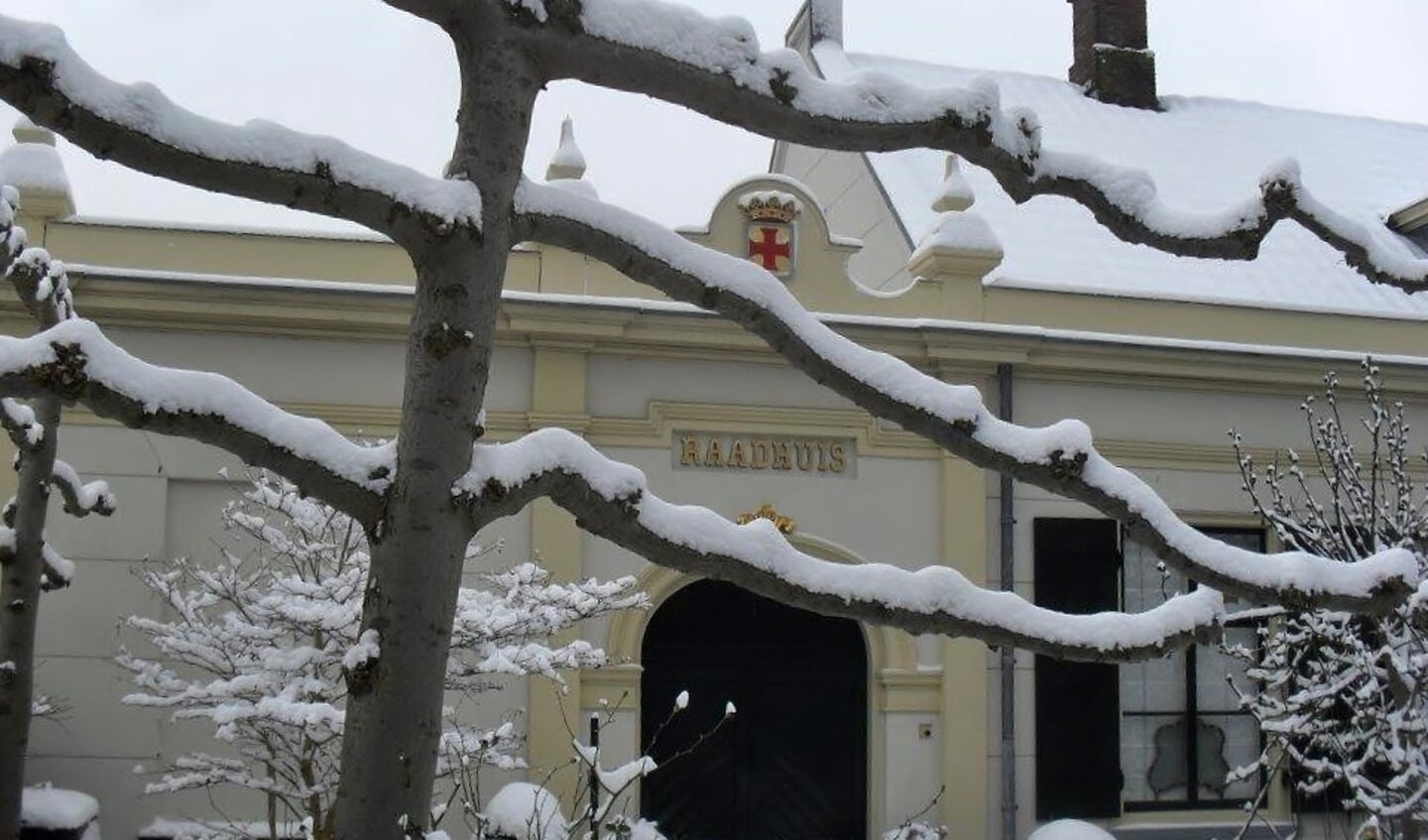 Oude Raadhuis in de sneeuw. | Foto Wim van Tuijl