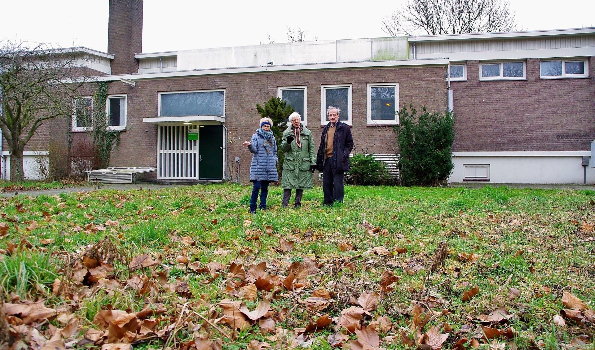 Henne van Bemmel, Anne van den Berg en Jaap Goekoop willen zich inzetten voor een mooie buurttuin. | Foto Willemien Timmers