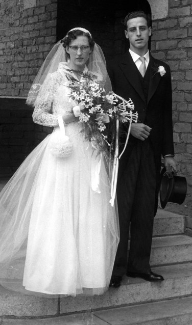 De bruid was indertijd volledig in het wit, inclusief de bloemen. | Foto: PR