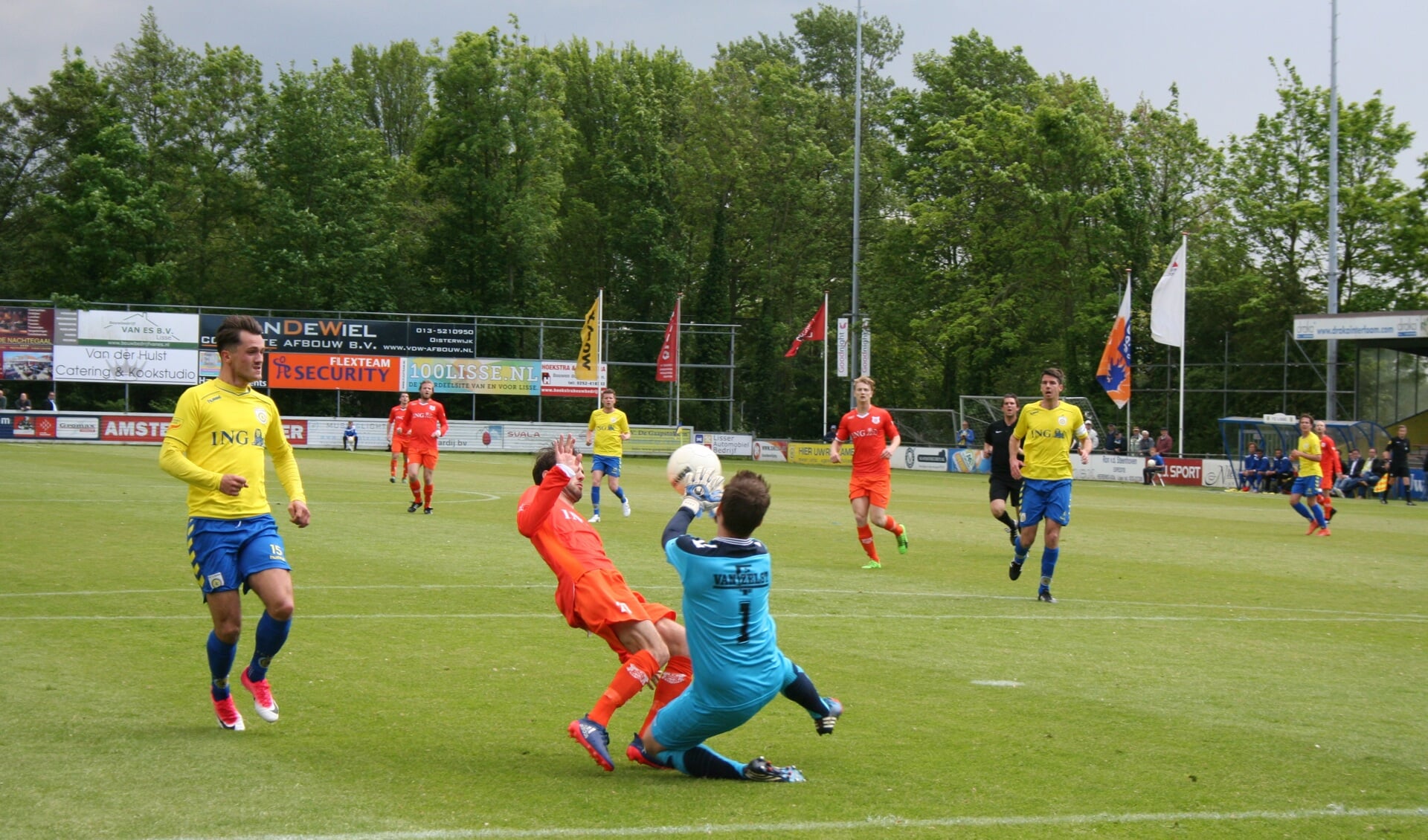 Mooie redding van de FC Lisse doelman. | Foto en tekst: Kees van Zuijlen