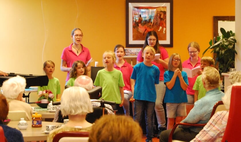 De Lenteklokjes gaven zondag 18 juni een concert bij Bolero in Voorhout. | Foto: pr.  
