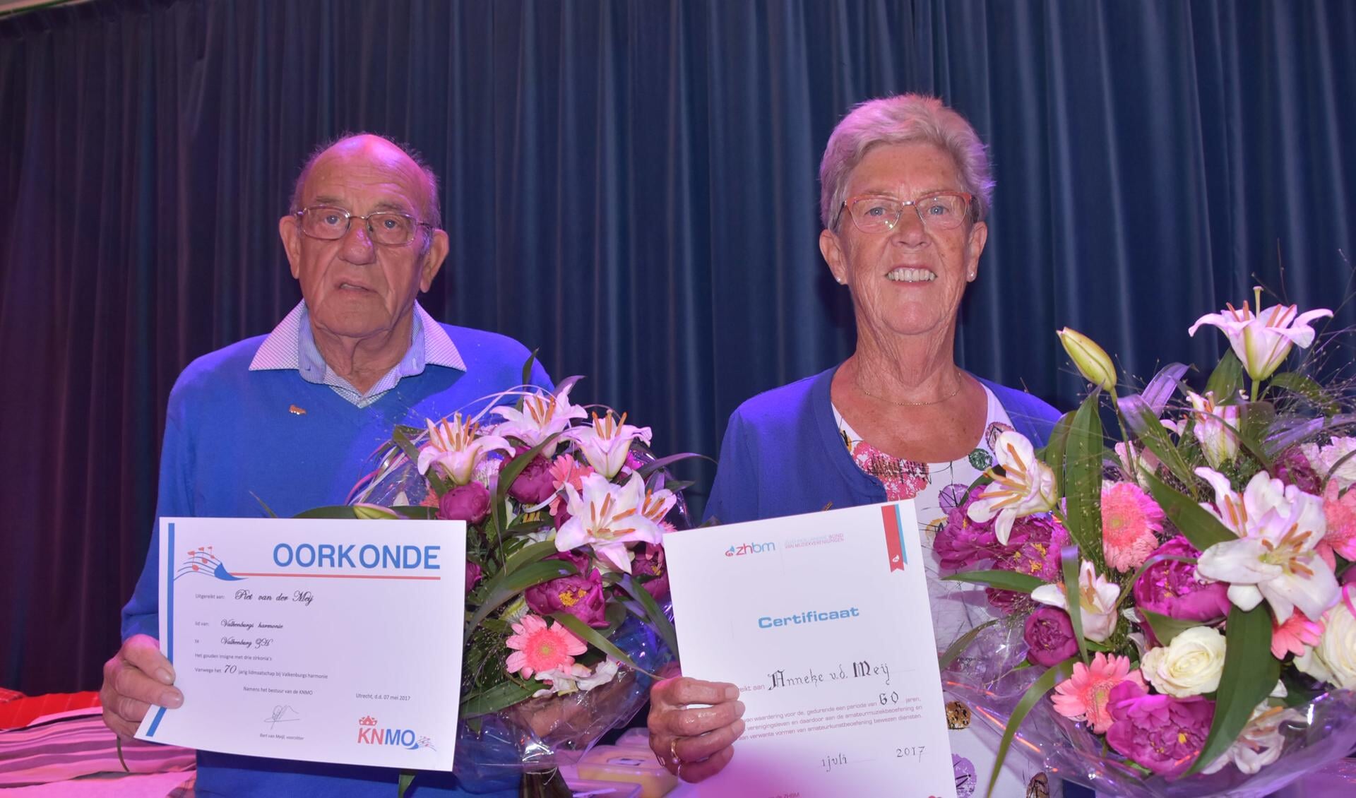 Piet en Anneke van der Meij 70 en 60 jaar lid van Valkenburgse Harmonie. | Foto: Piet van Kampen.