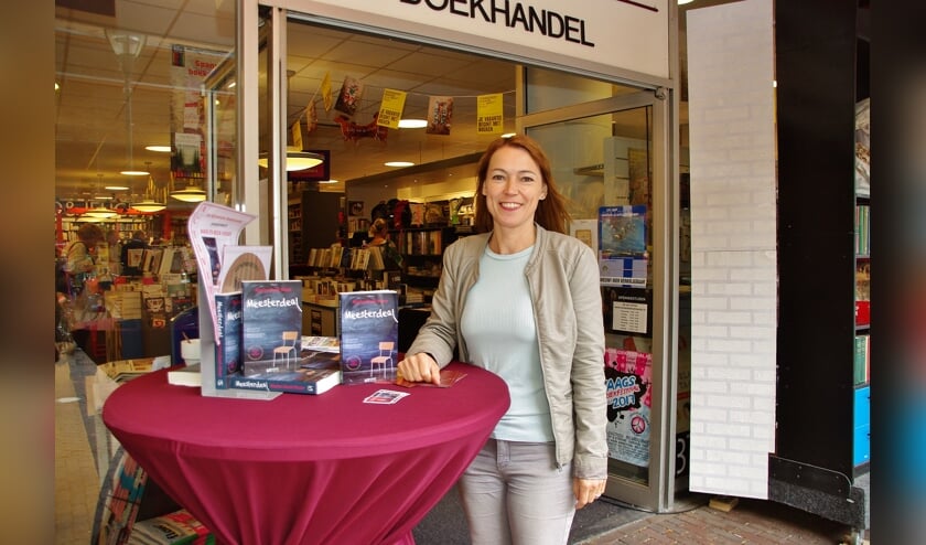 Schrijfster Marlen Beek-Visser was vorige week op bezoek bij de Rijnlandse Boekhandel. | Foto Willemien Timmers  