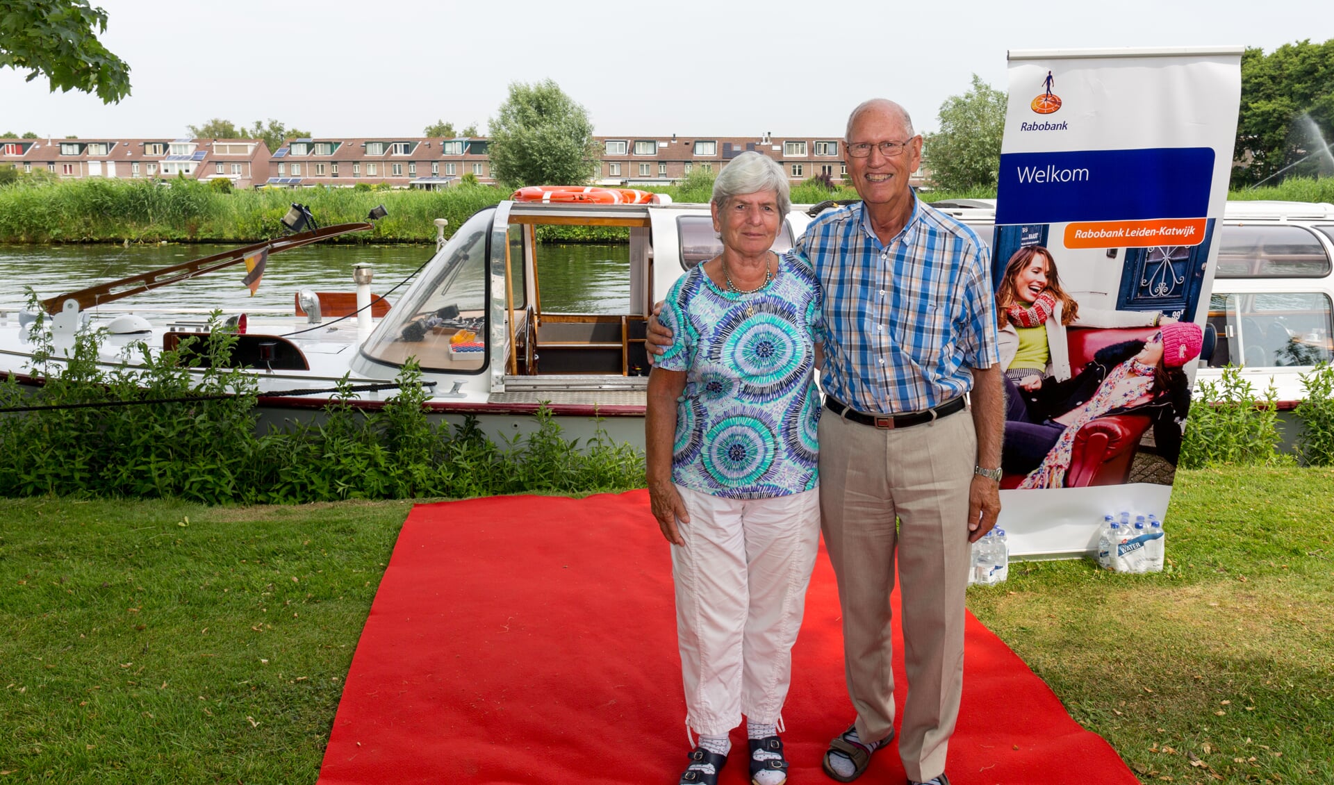 Mevrouw en meneer Van der Voort op de dag van de vaartocht voor mantelzorgers in Oegstgeest. | Foto Wil van Elk
