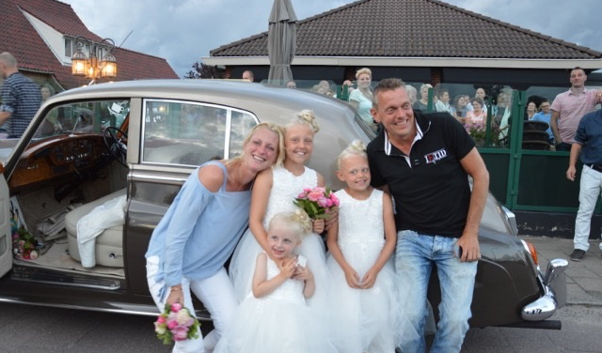 Marja, Ronald en hun drie meiden zien uit naar hun huwelijksdag. | Foto: pr