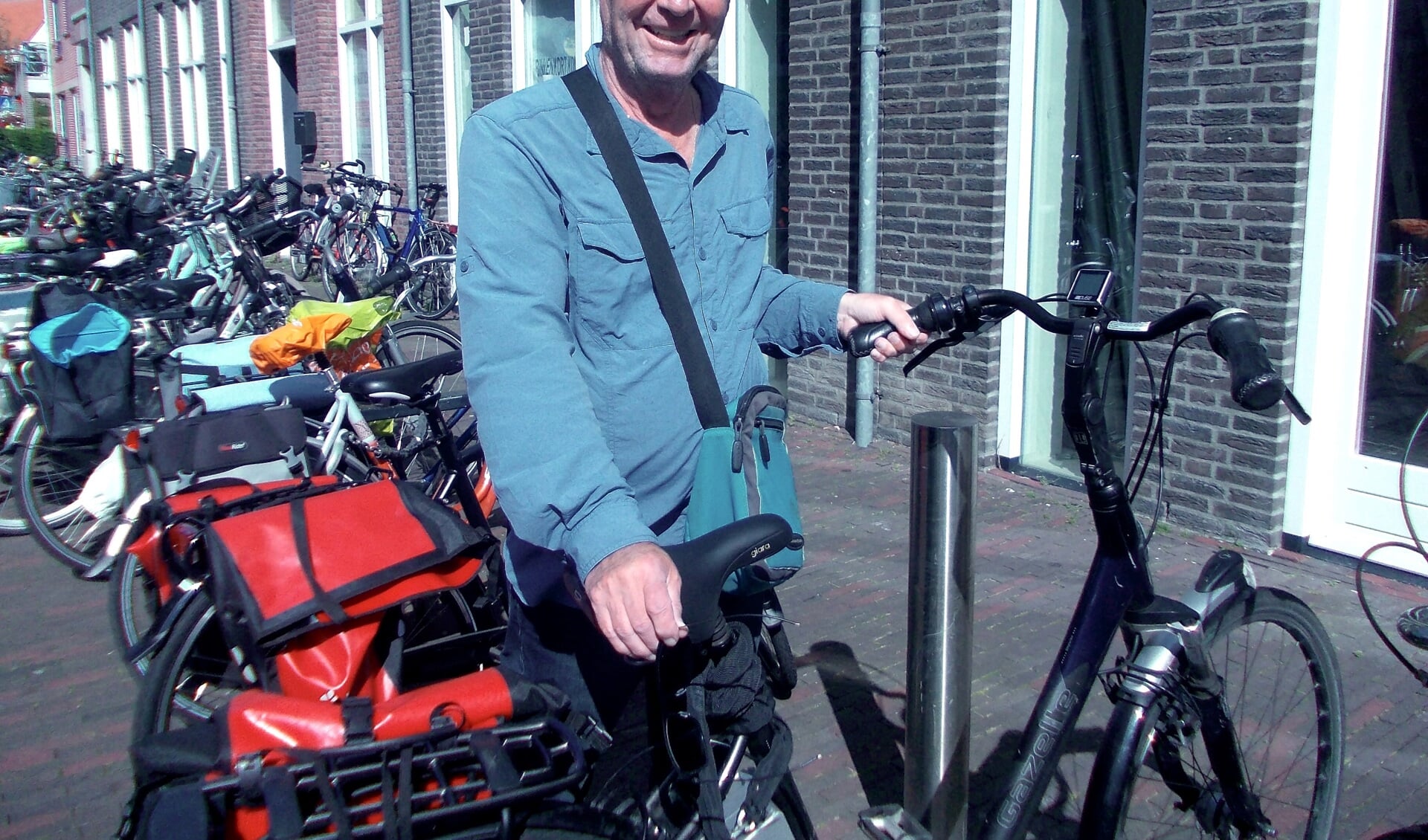 Klaas (65) stapt al tien jaar gewoon op een damesfiets: officieel 'de fiets met lage instap'.