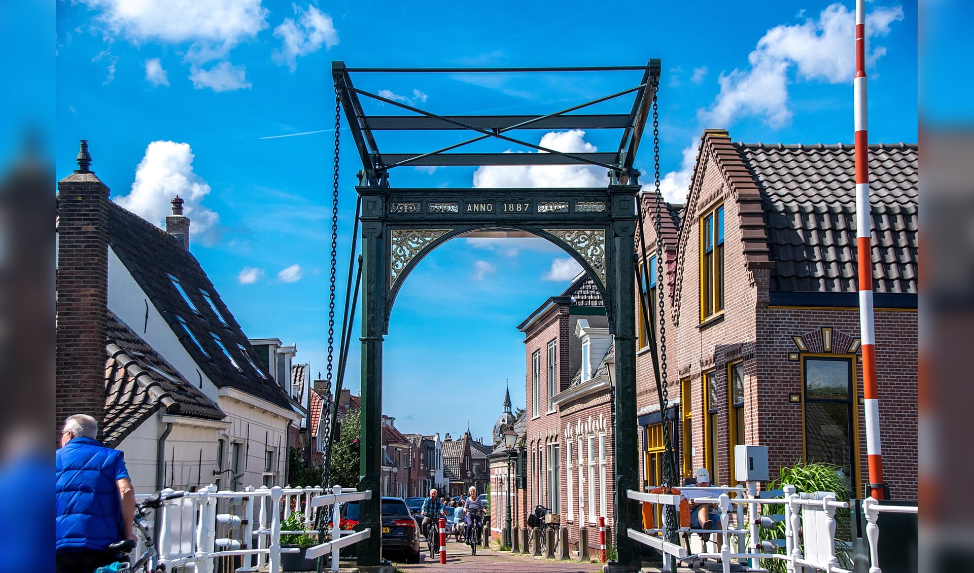 Er zijn best mooie stukjes in de bebouwde kom van Leiderdorp, zoals dit doorkijkje in de Hoofdstraat laat zien, maar niet voldoende om goed te scoren in de Elsevier test. 