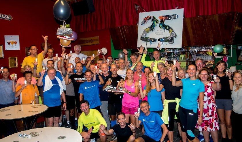 25 jaar lang loopvrienden is een feestje waard. | Foto: J.P. Kranenburg