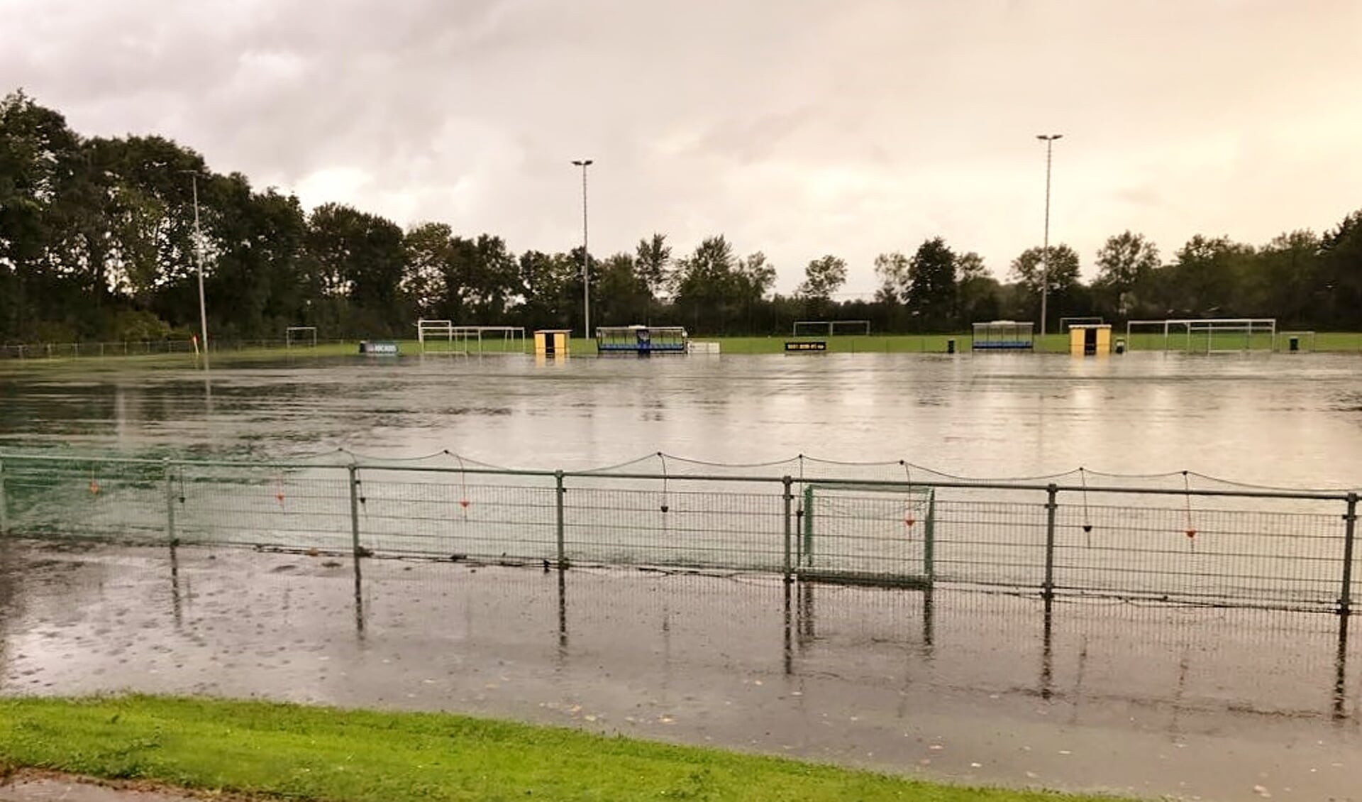 Het kunstgrasveld van Vv Udo op zaterdagmorgen 9 september. | Foto Ed van der Mark