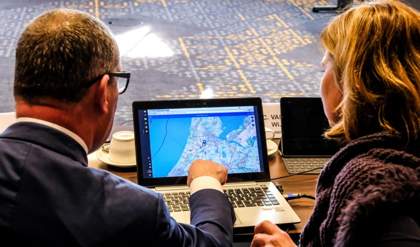 Met de app kan de gebruiker ook informatie opvragen over het vliegverkeer op een specifieke locatie, zoals de eigen woonplek.