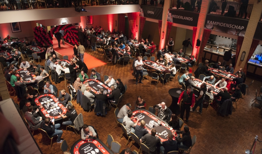 Het Open Nederlands Kampioenschap Poker in betere tijden, toen de horeca nog open was.