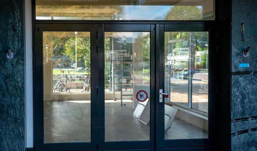 Het pand van Ibo's Mini Market 't Oude Dorp staat sinds 1 oktober leeg.
