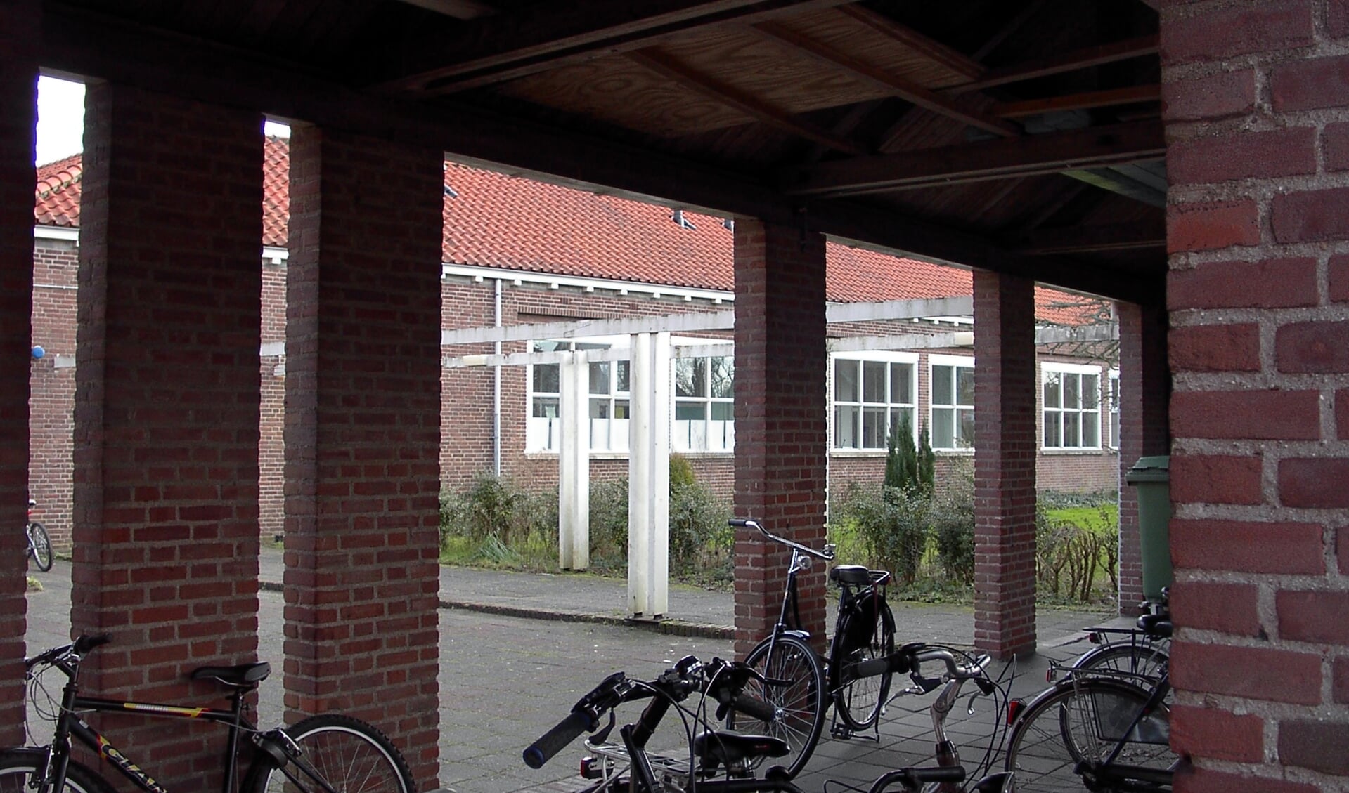 De Delftse School gebruikte veel baksteen bij de bouw. 