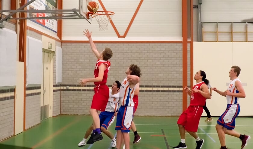 Een uitval van BVL met Tycho bij de korf.