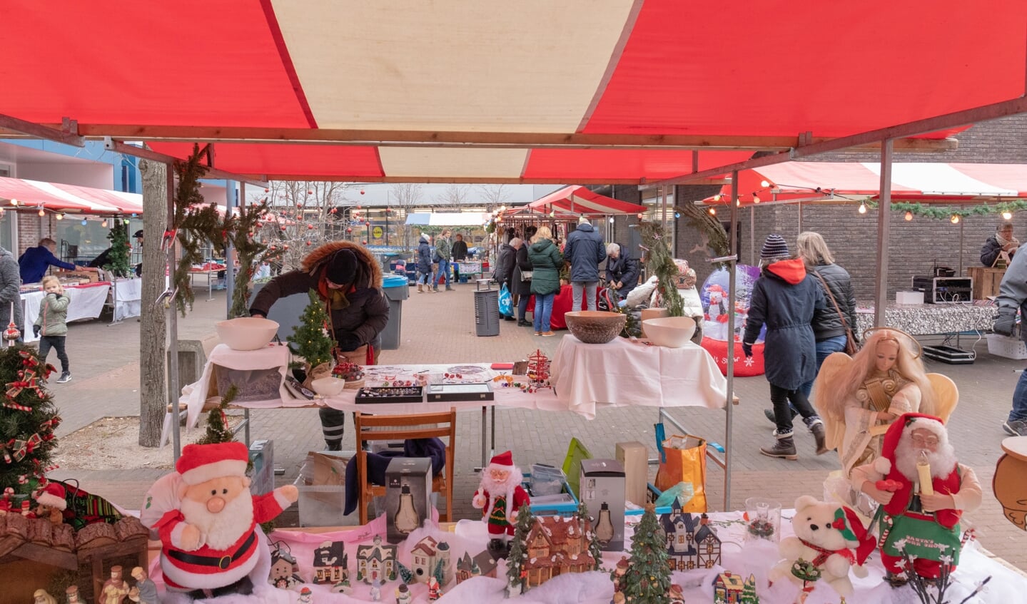 Een gezellige Kerstmarkt op het Boerhaaveplein op een frisse zaterdag. | Foto Wil van Elk