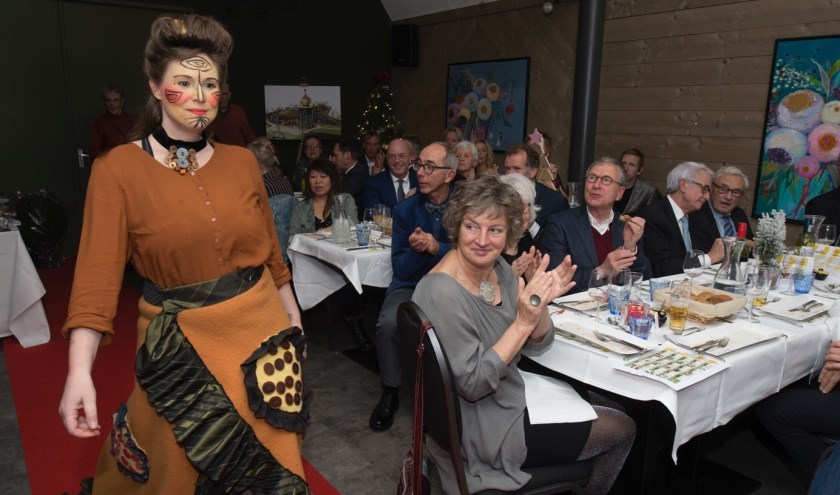 Een modeshow met kleding van Atelier Zip. | Foto: John Brussel
