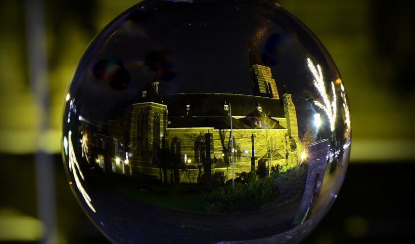 De Pancratiuskerk in Sassenheim in kerstsfeer.
