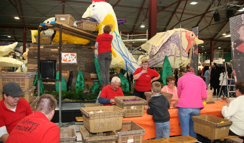 Het Bloemencorso kan bestaan dankzij sponsoring en de inzet van heel veel vrijwilligers. | Foto: pr.