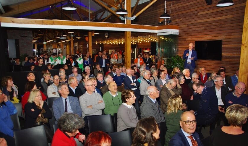 Diverse Oegstgeester initiatieven presenteerden zich aan de vele aanwezigen. | Foto Willemien Timmers