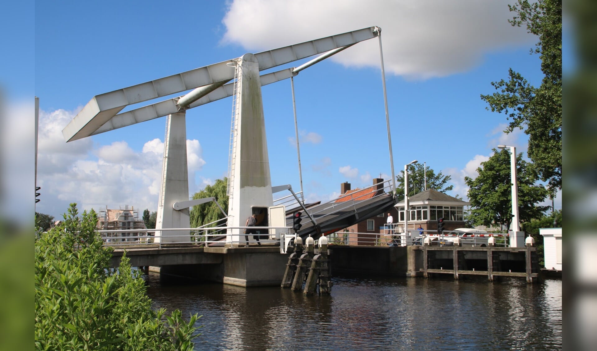 Brug over de Ringvaart in Hillegom. Bij Lisse-Zuid is een extra brug gepland.