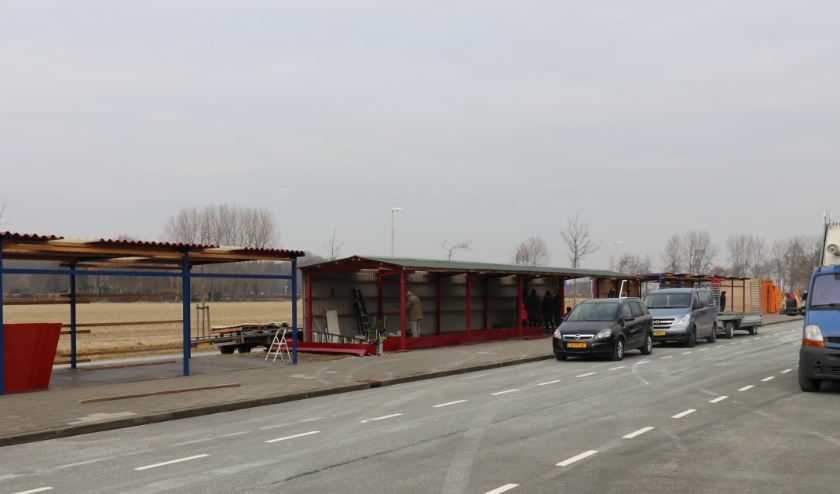Opbouw van de bollenkramen een paar jaar geleden. Vanaf dit jaar zal het er anders aan toe gaan.