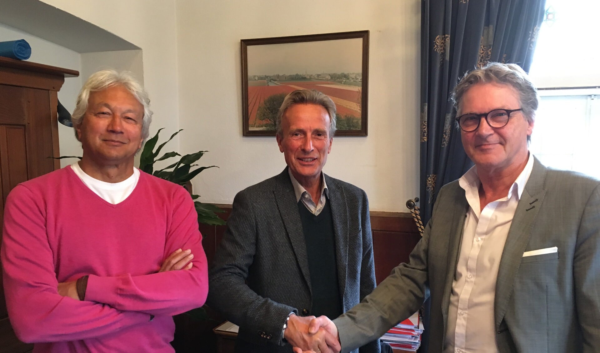 Vanaf links: Bob van Velthoven, Ton Wieringa en wethouder Martijn Bilars. | Foto: pr