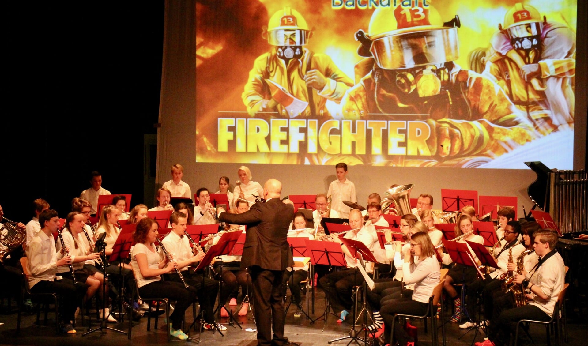 Het concert ging over helden, zoals brandweermannen. Het Tweede Harmonieorkest speelde in de tweede helft van het concert. 