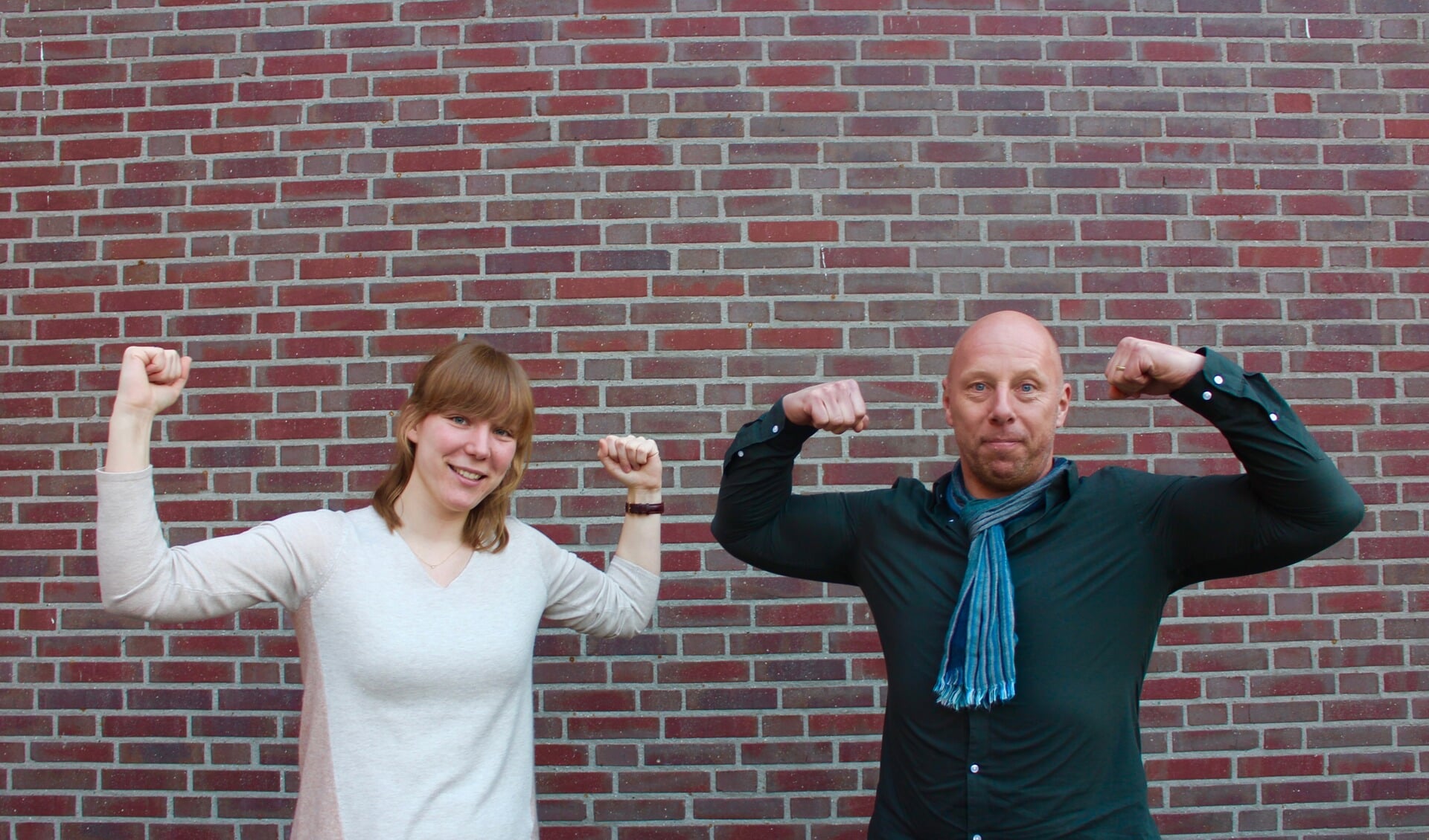 Dirigenten Sophie Graven en Joop Nijholt maken zich op voor het Heldenconcert. | Foto: pr.