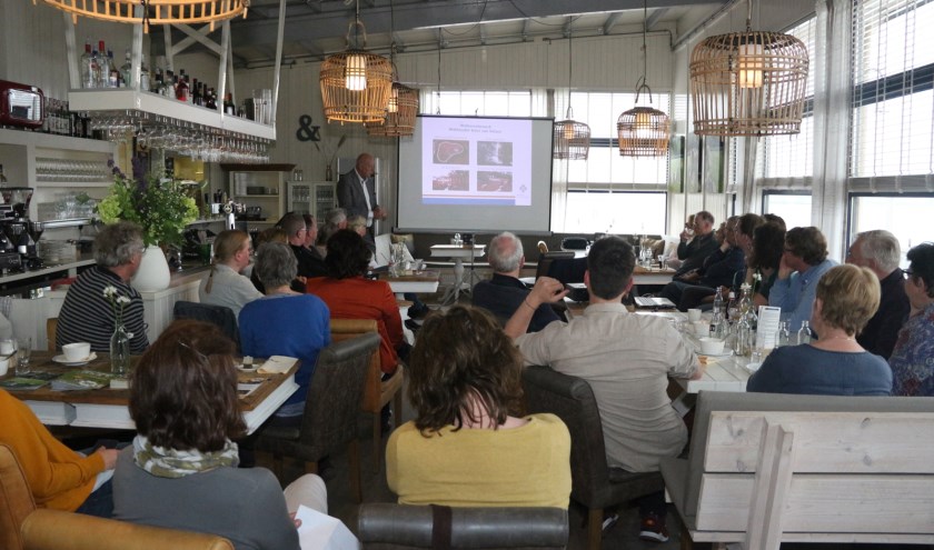 Kees van Velzen bespreekt groene initiatieven in Teylingen. | Foto: pr./Lisa de Blok