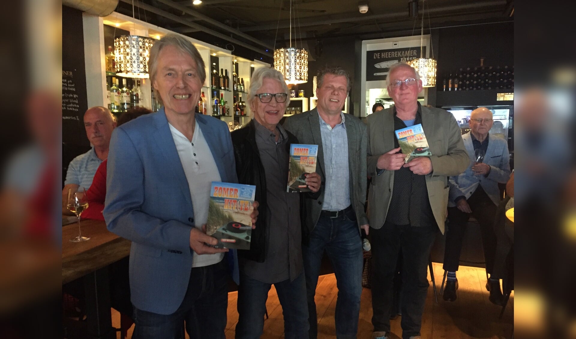 Vlnr: Bert, Rudy, Leo en Hans in de Heerekamer bij de boekpresentatie. | 