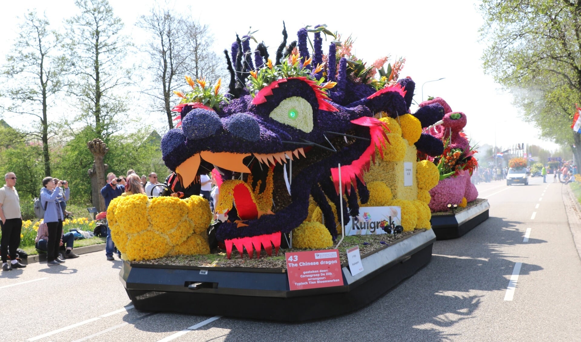 De winnende praalwagen van Corsogroep De Zilk met de Chinese Dragon. | Foto: Wilma van Velzen