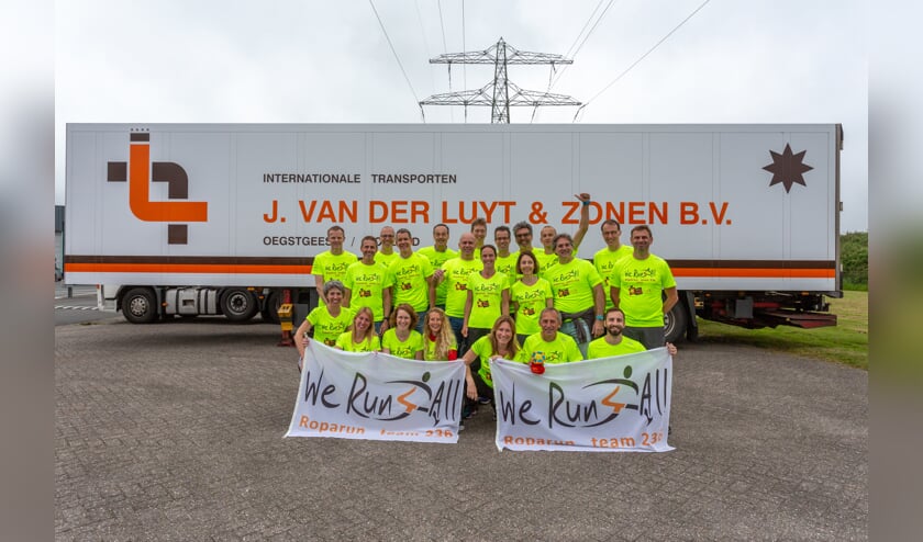 Laatste keer poseren bij Transportbedrijf Van der Luyt. | Foto's Wil van Elk