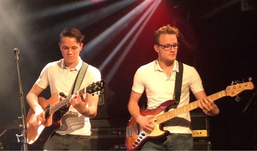 De broers Tom (l) en Bastiaan van Ommen treden op bij de presentatie van hun eerste EP. | Foto: pr.  