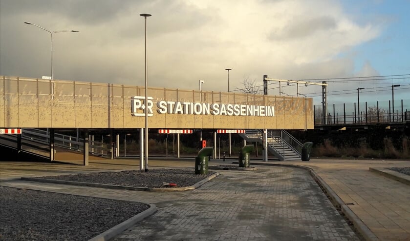 Vorig jaar zijn zeven auto's gestolen bij Station Sassenheim, alle keren nog voordat het nieuwe parkeerdek er stond. | Foto: archief  