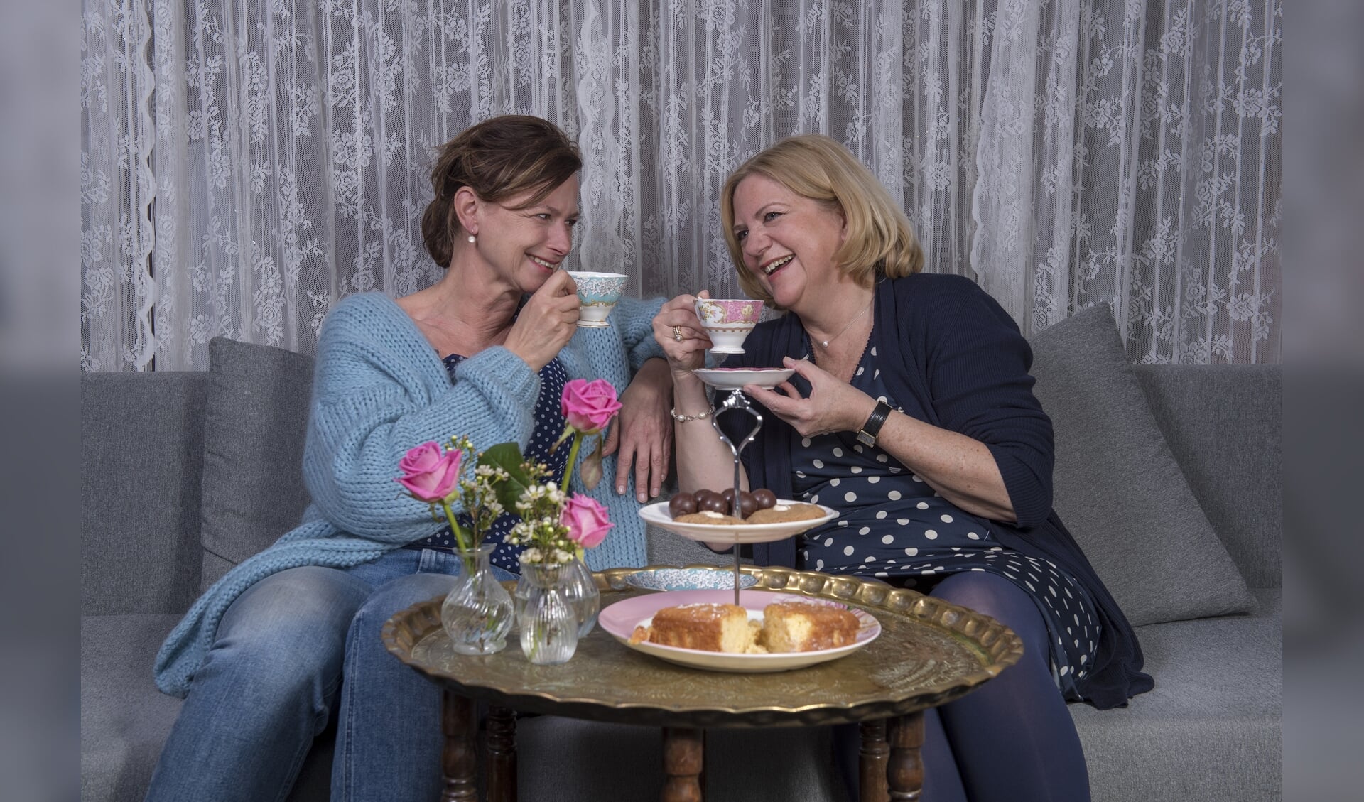 Jacqueline van Heteren (links) en Jacqueline Eenens openen op 4 juli de zomereditie van het Boezemcafé voor vrouwen die geraakt zijn door borstkanker.